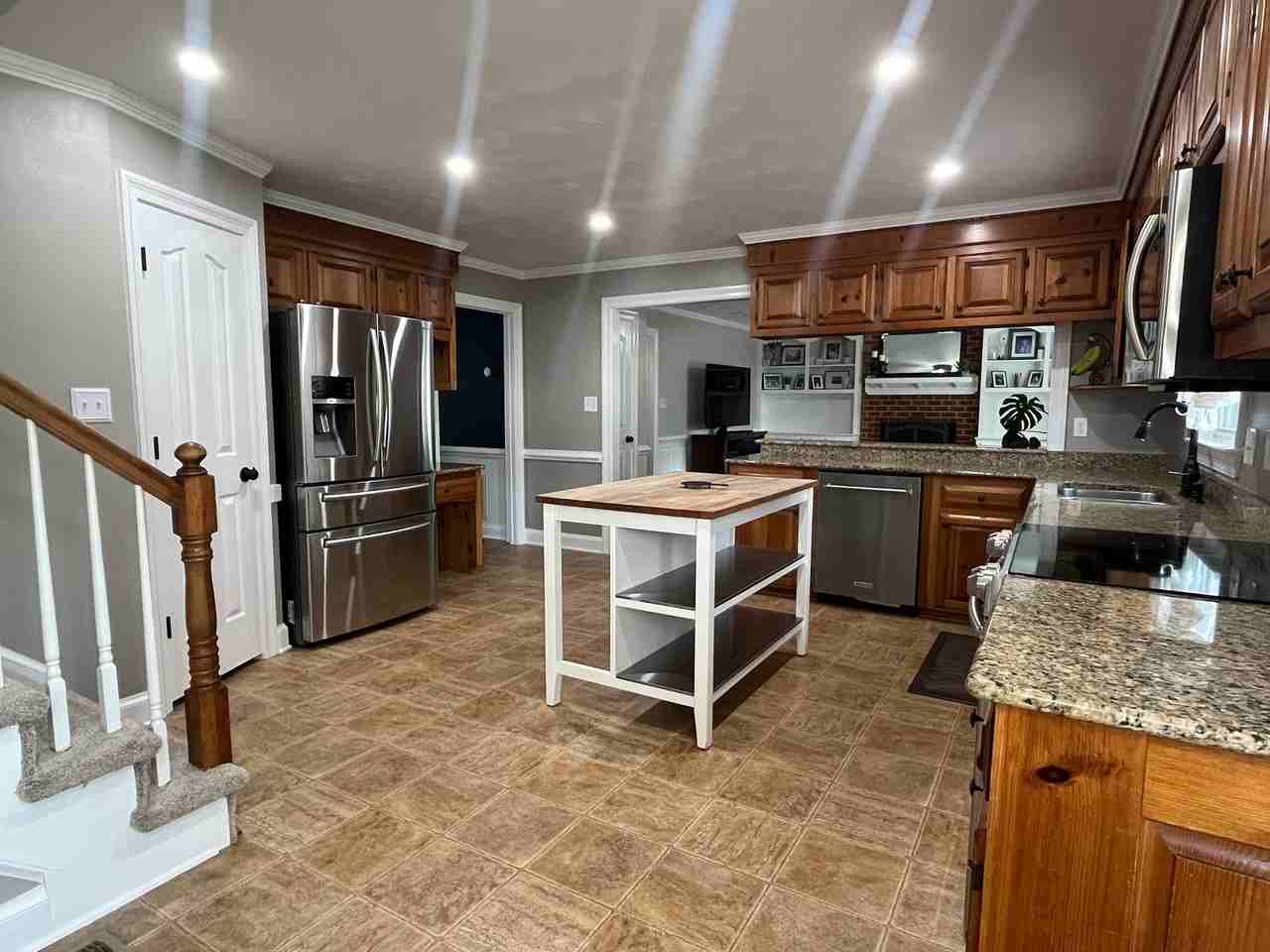 805 Beckley Ln - Photo 2 of 18