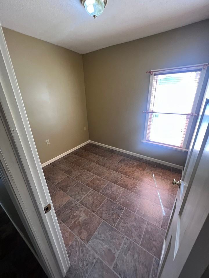 721 N James St #2 - Photo 4 of 12