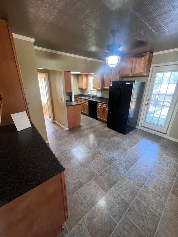 721 N James St #2 - Photo 5 of 12