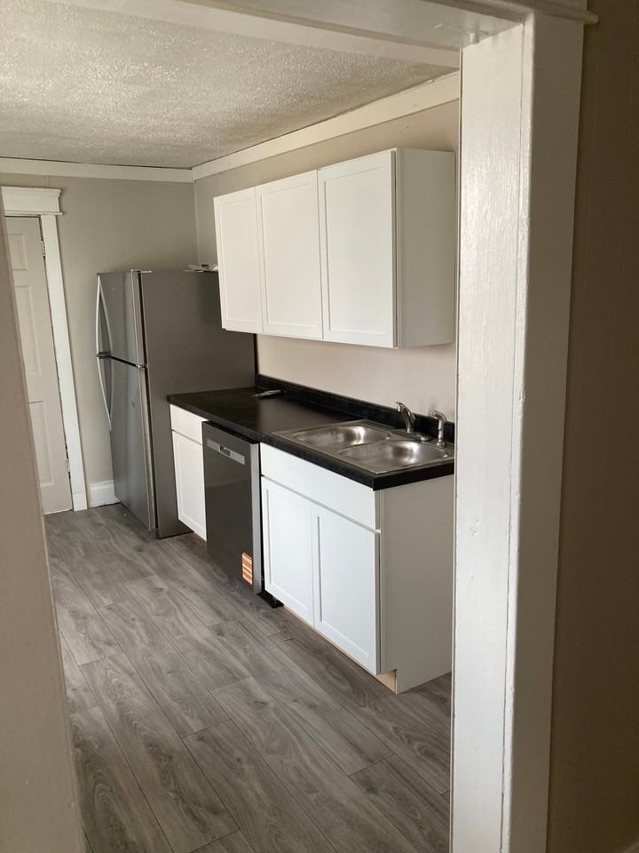 18 Greenwood Dr #18-11 - Photo 2 of 7
