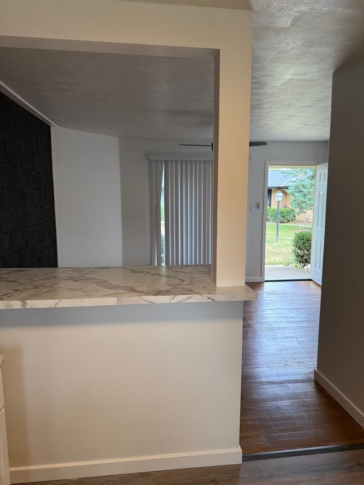 652 E Main St #4 - Photo 5 of 9