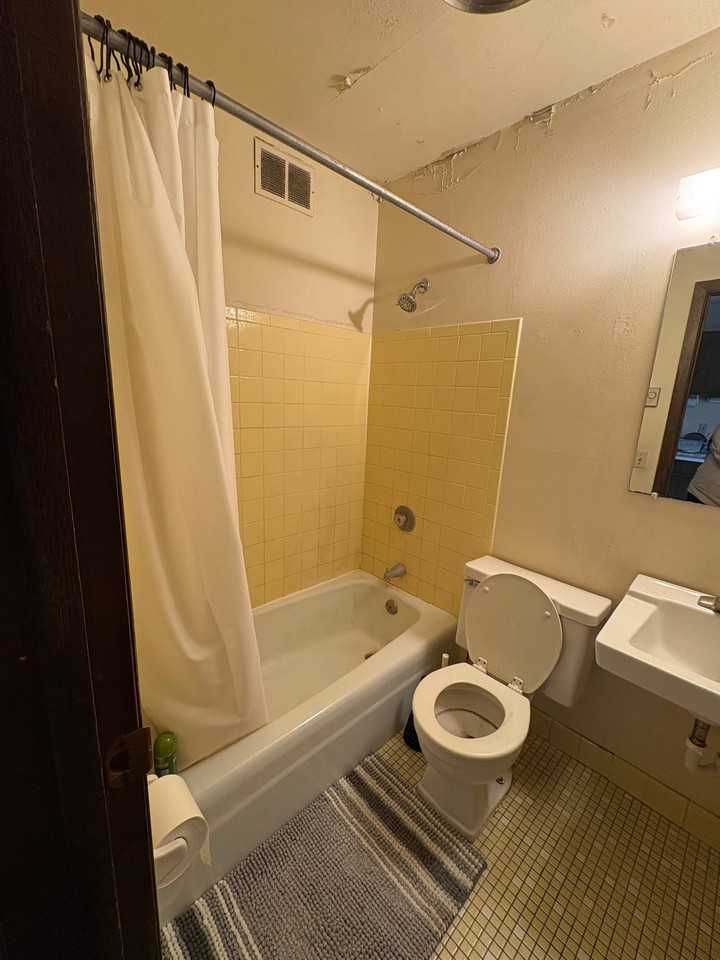 111 S Bassett St #202 - Photo 3 of 4