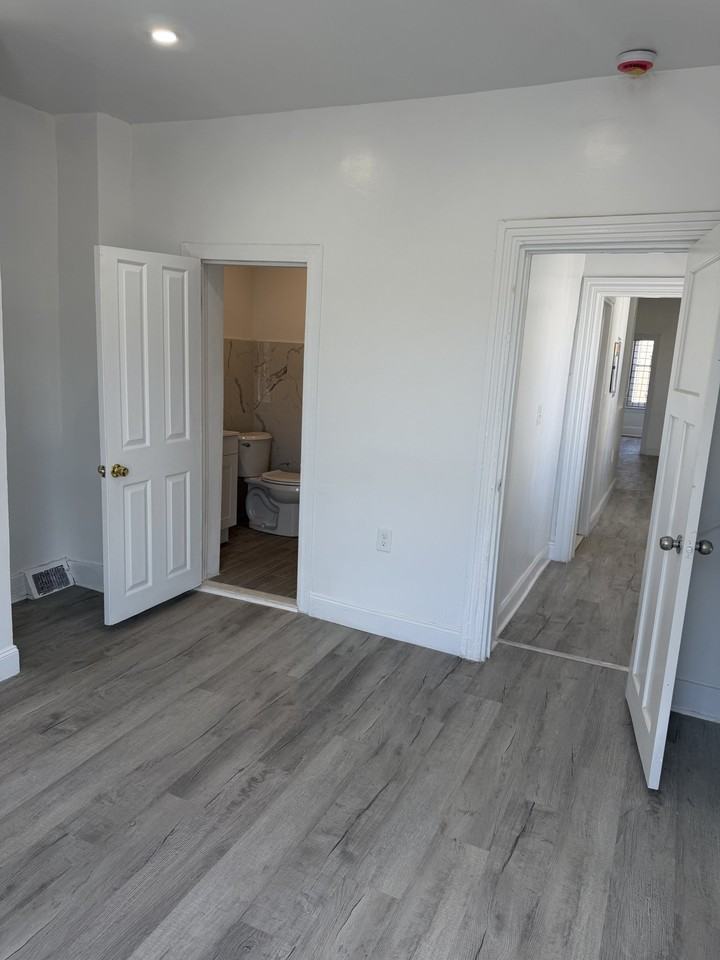 415 S 10th St #2 - Photo 3 of 10