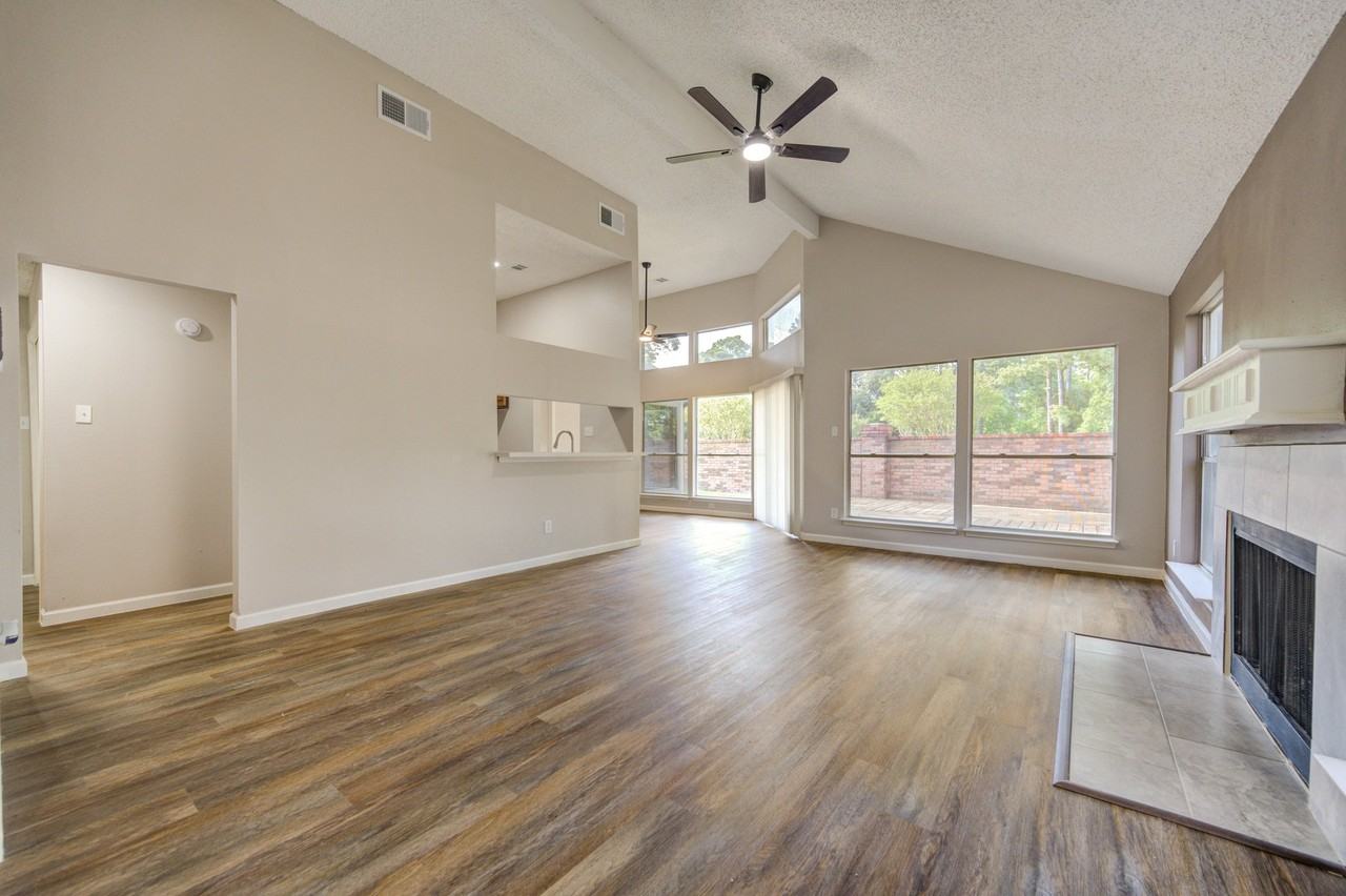 8418 Mosshang Ct