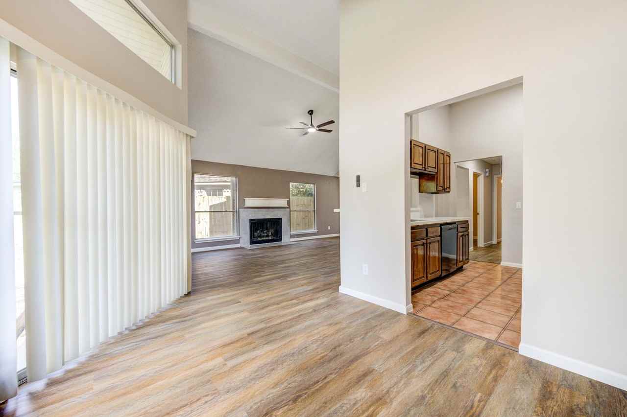 8418 Mosshang Ct - Photo 4 of 20