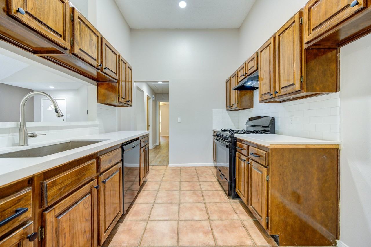 8418 Mosshang Ct - Photo 5 of 20