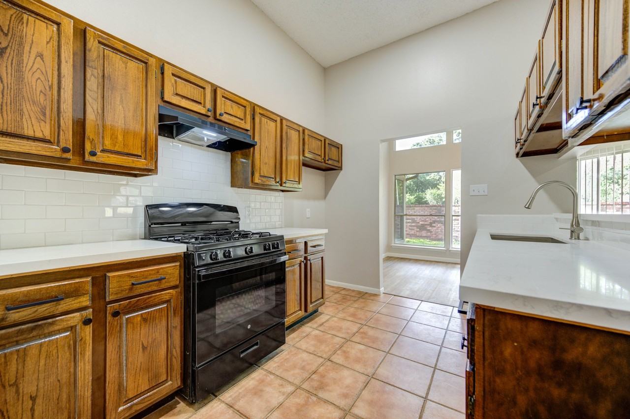 8418 Mosshang Ct - Photo 7 of 20