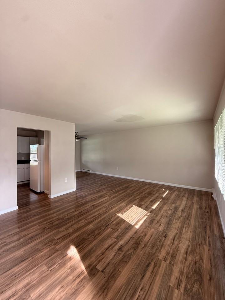 1520 Mahan Ave - Photo 3 of 25