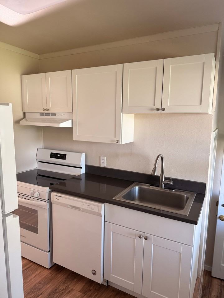 1520 Mahan Ave - Photo 5 of 25
