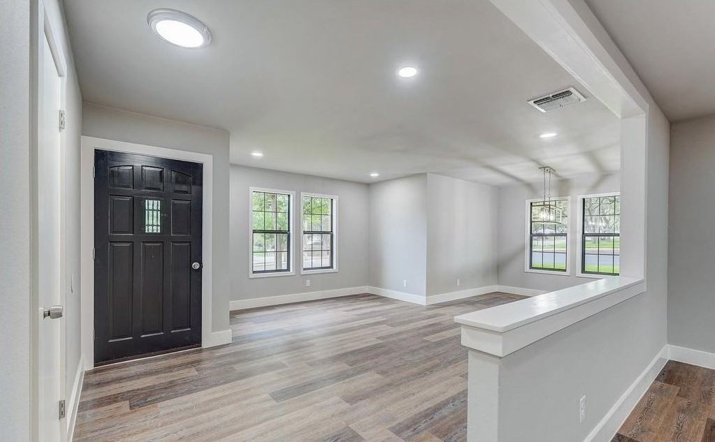 850 Timber Dr - Photo 2 of 16
