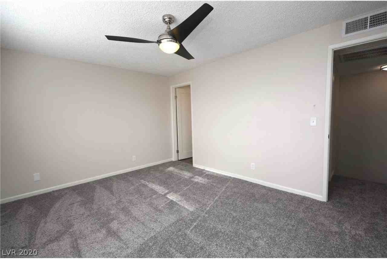 7165 Bridgeview Ave - Photo 4 of 21