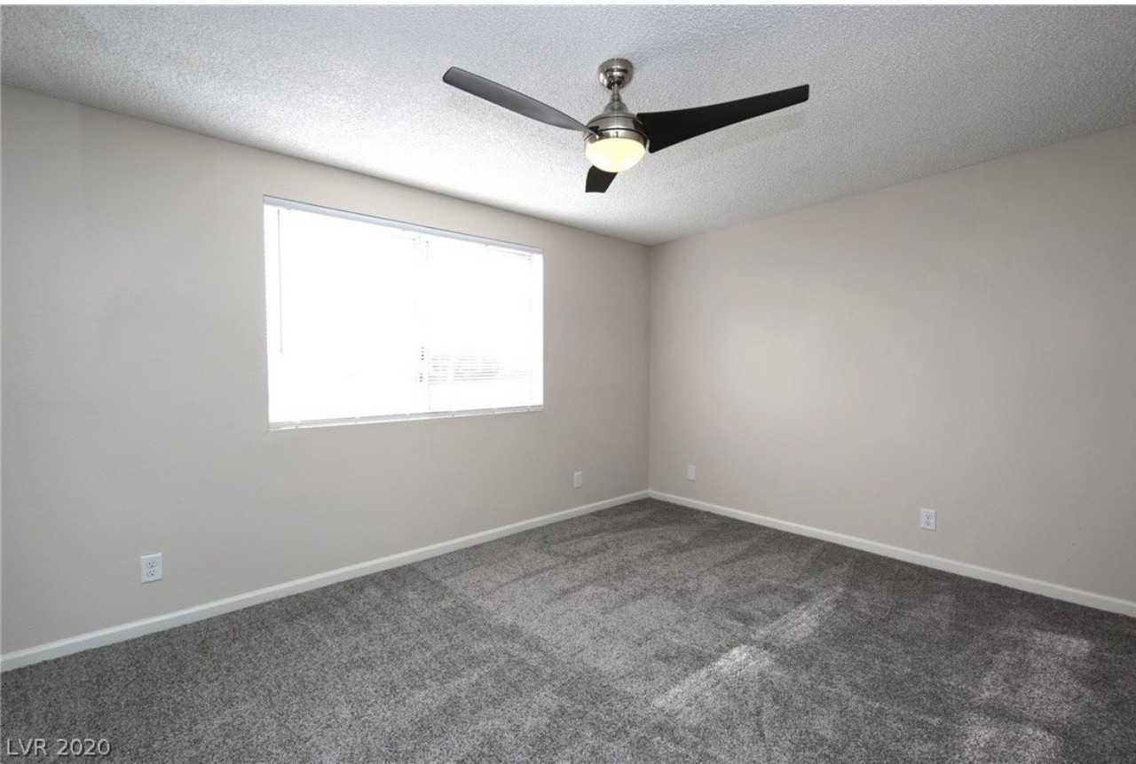 7165 Bridgeview Ave - Photo 5 of 21