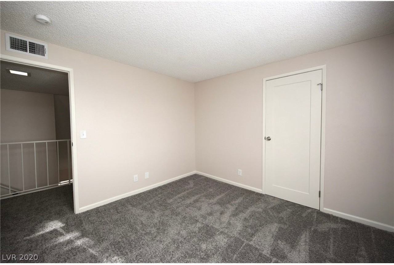 7165 Bridgeview Ave - Photo 6 of 21