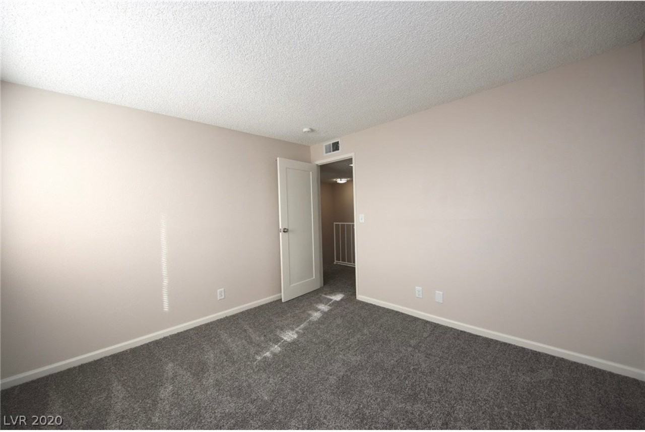 7165 Bridgeview Ave - Photo 7 of 21