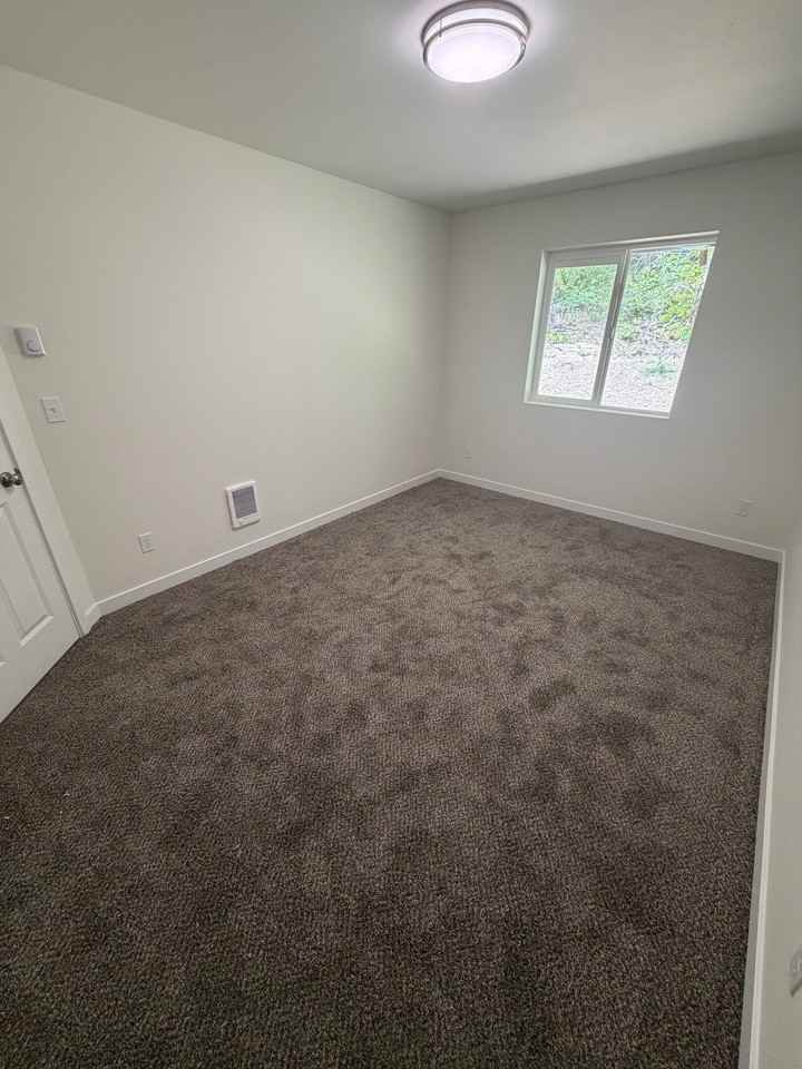 8867 Old Military Rd Ne - Photo 4 of 14
