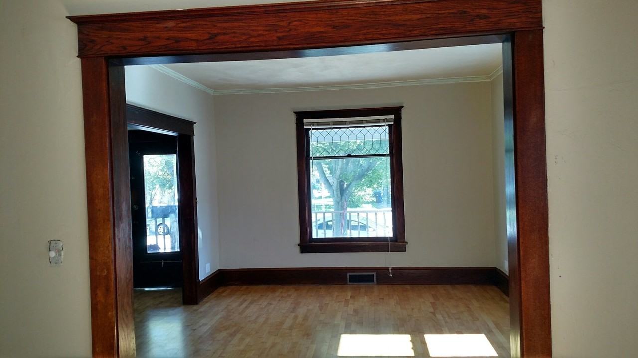 517 N Morrison St - Photo 4 of 11