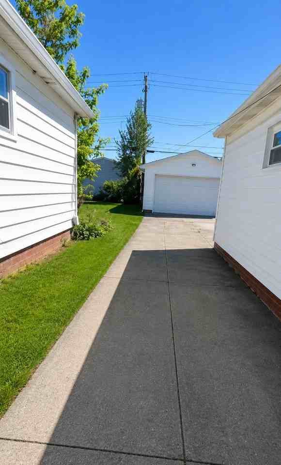 3415 Center Dr - Photo 3 of 19