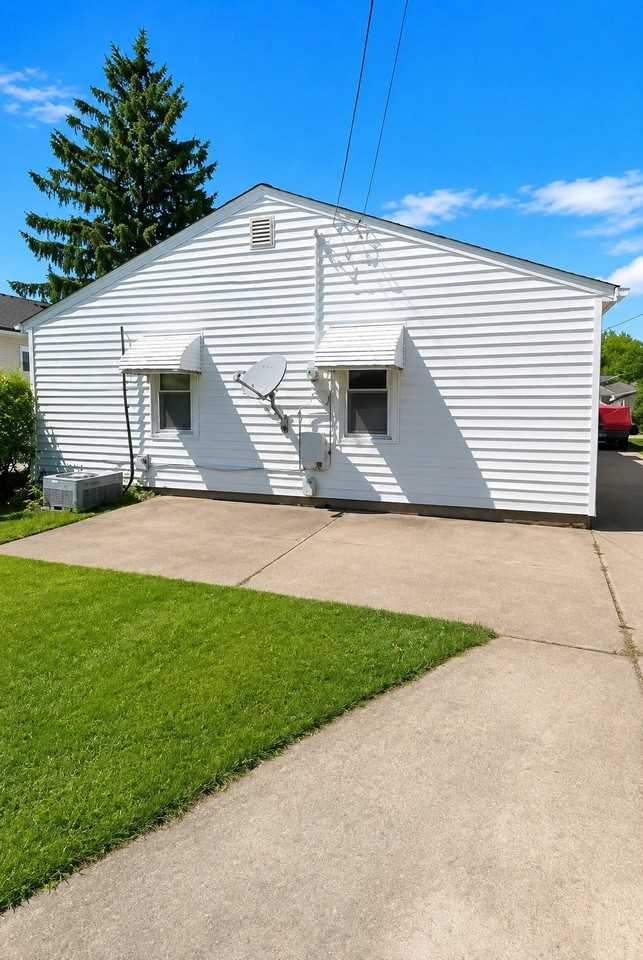 3415 Center Dr - Photo 5 of 19