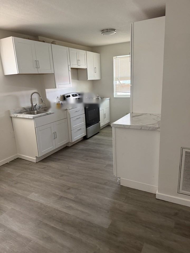 2939 California St Ne #2 - Photo 5 of 15