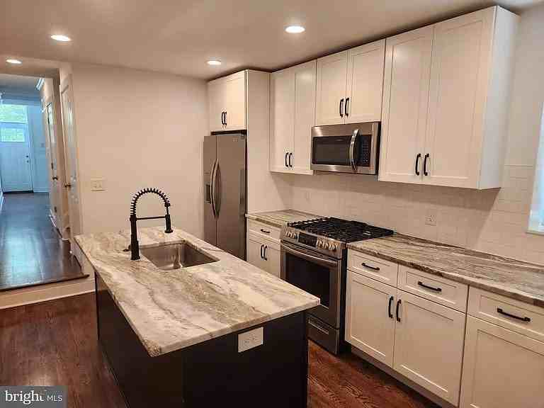 2112 E Fayette St - Photo 5 of 17