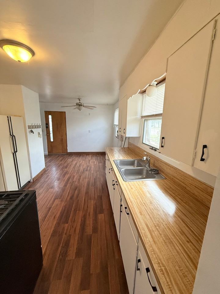 728 Halley Ave - Photo 3 of 8