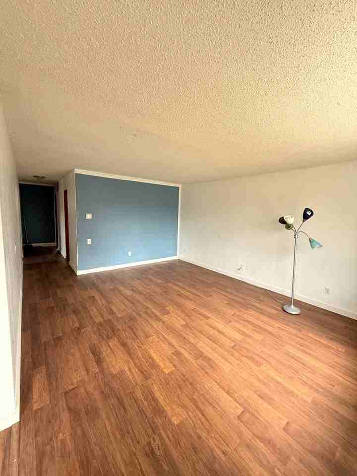 728 Halley Ave - Photo 4 of 8