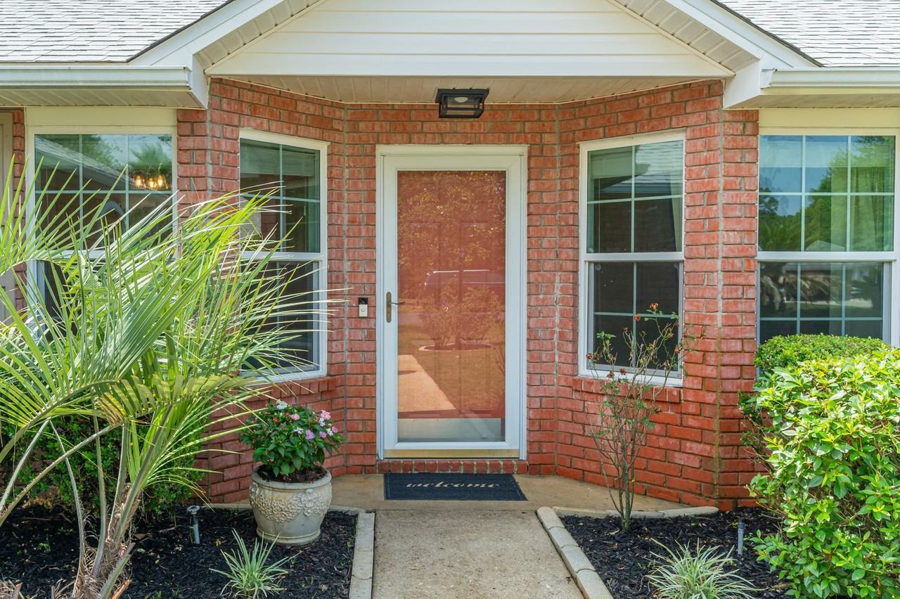 4406 Southminster Cir - Photo 4 of 50