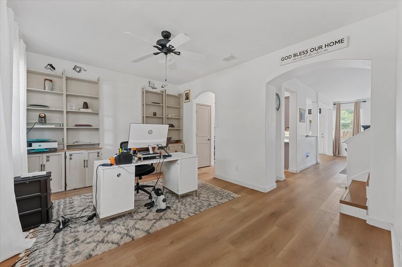 1006 Partridge Dr - Photo 3 of 19