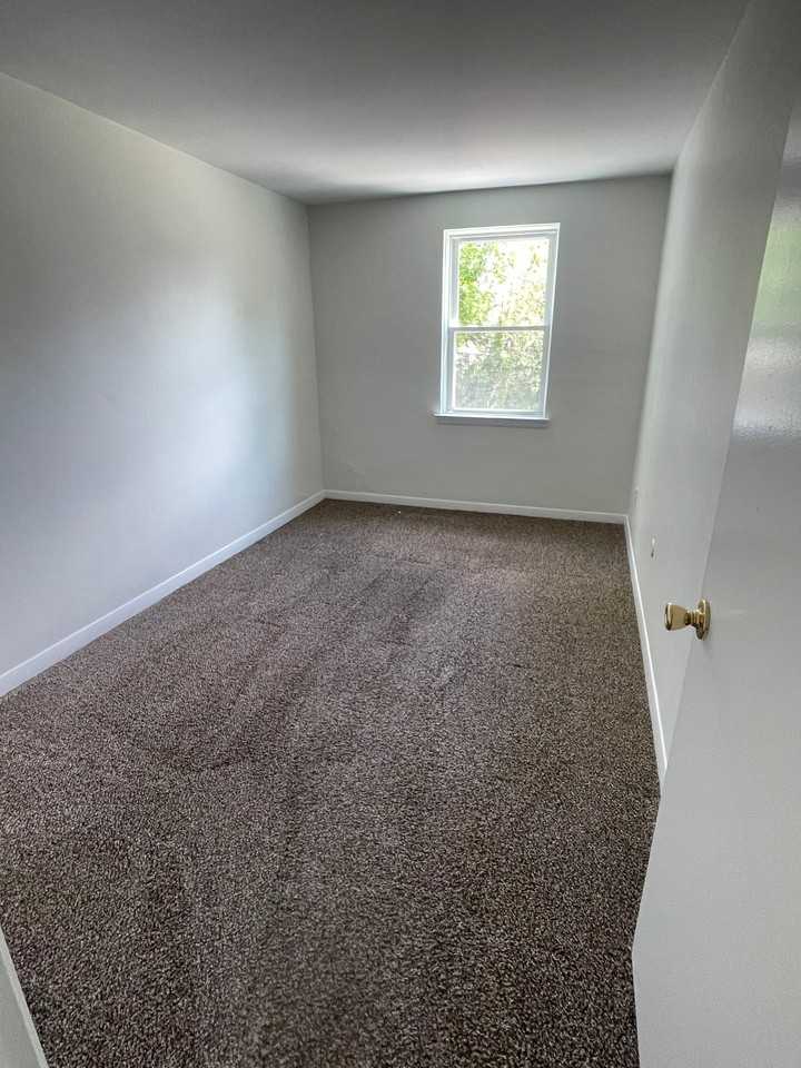 11 S Manor Rd #A - Photo 6 of 9
