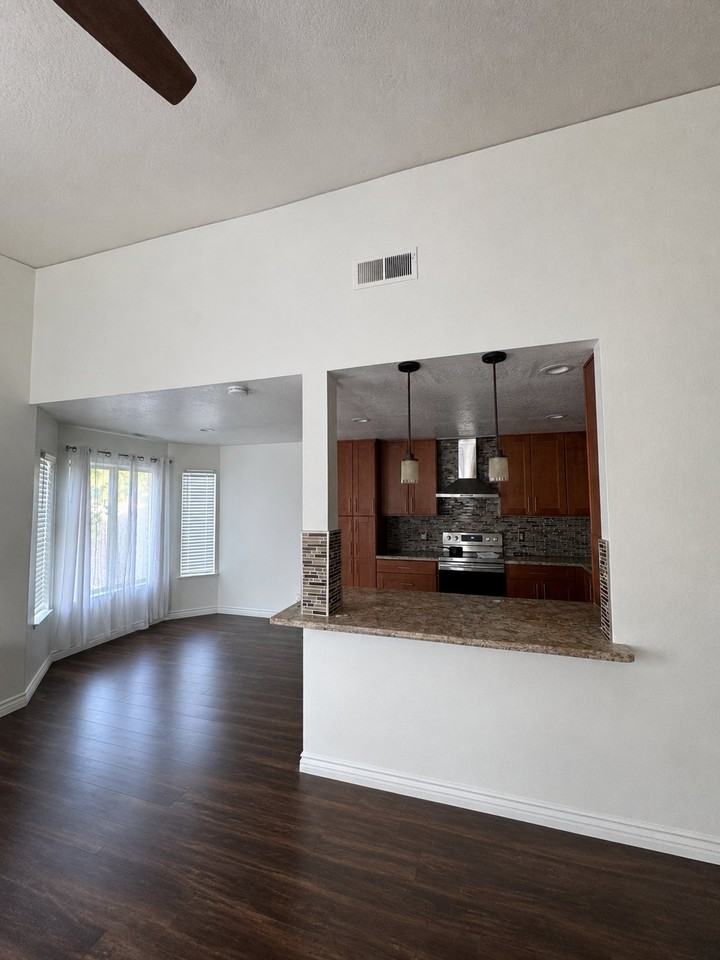 999 Porter Ave #2