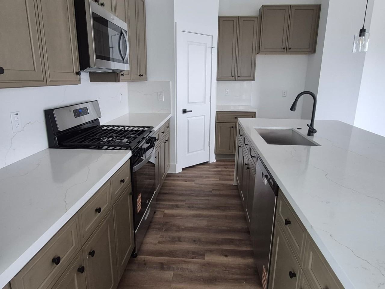 3213 S Emanuel St - Photo 3 of 20