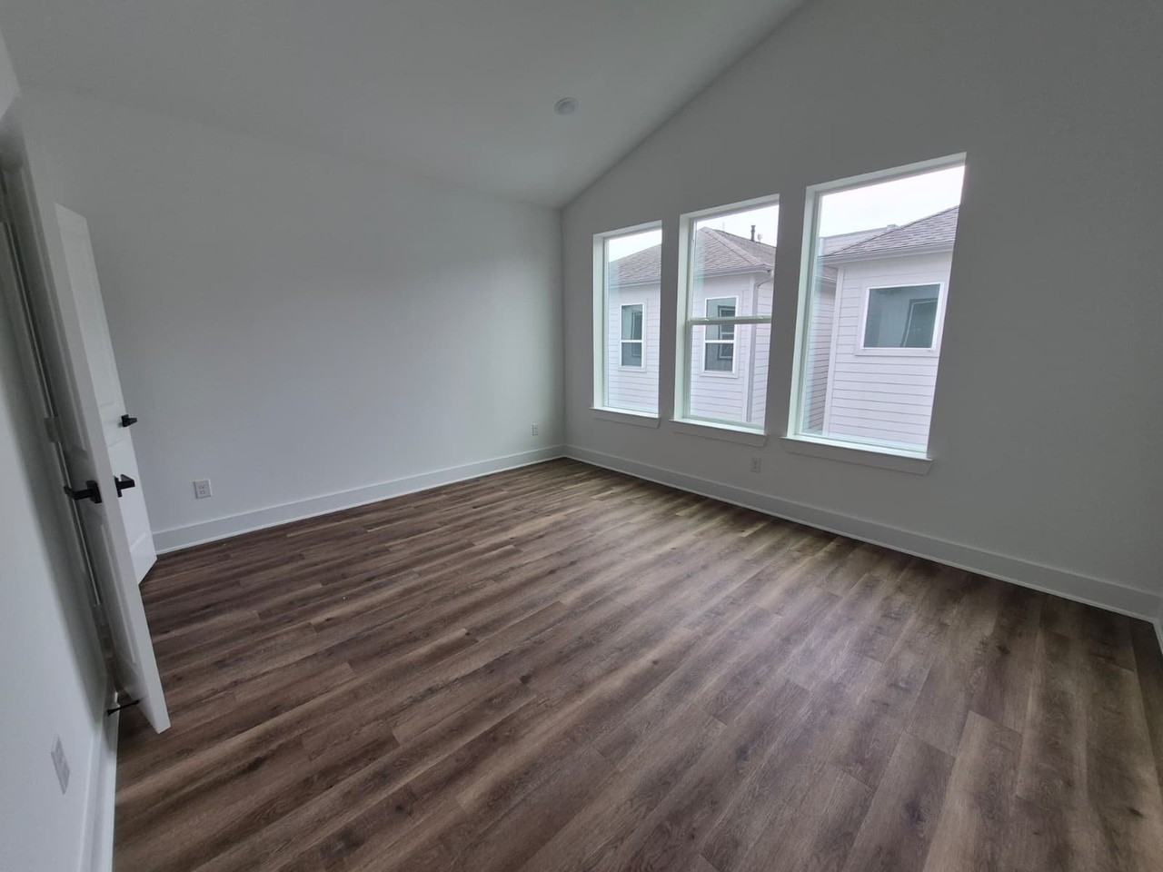 3213 S Emanuel St - Photo 7 of 20