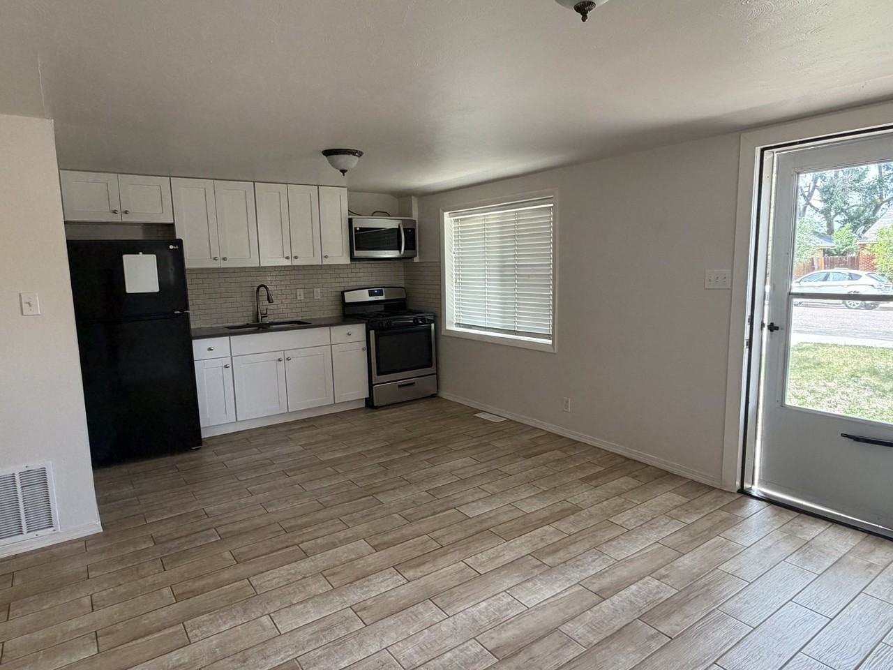 200 16th Avenue Ct - Photo 4 of 20