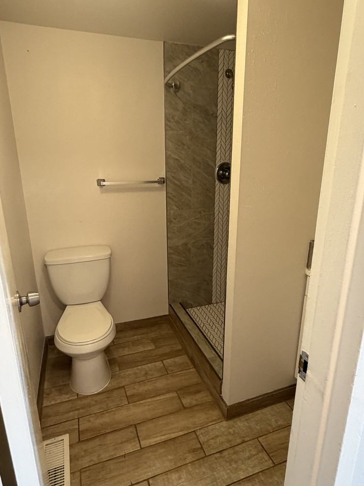 200 16th Avenue Ct - Photo 7 of 20