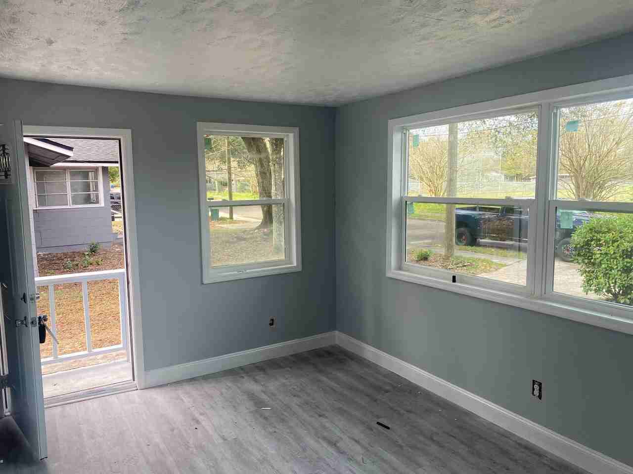 2050 W 40th St - Photo 6 of 14