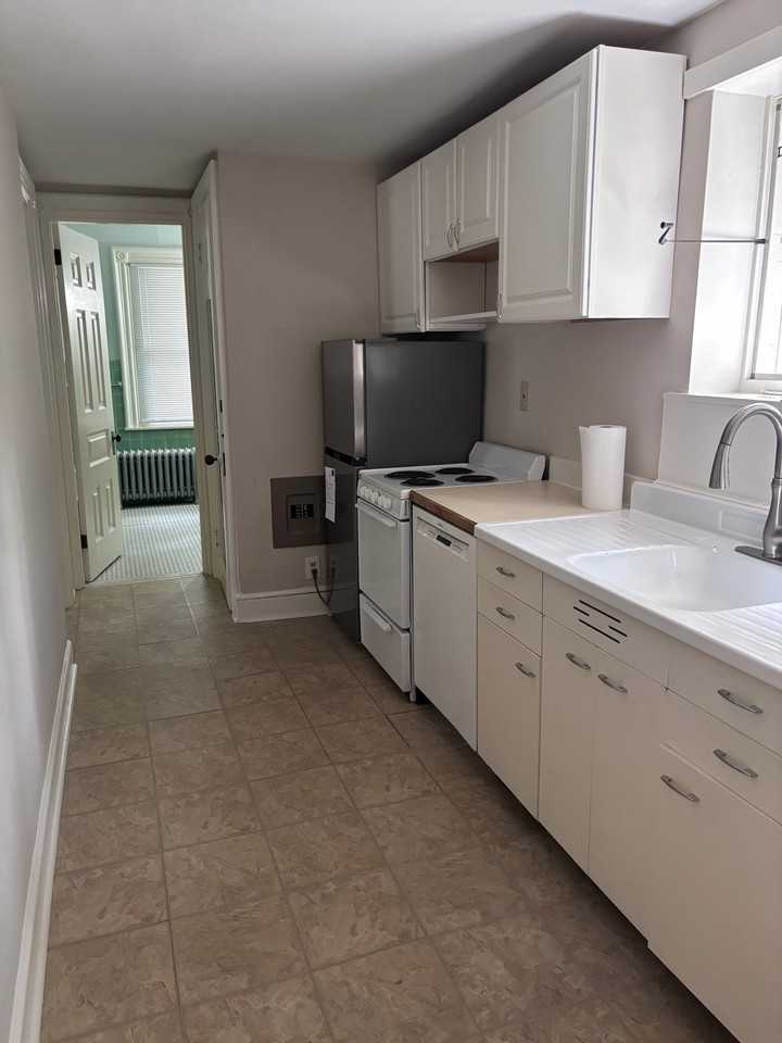 1200 W 10th St #3 - Photo 5 of 12