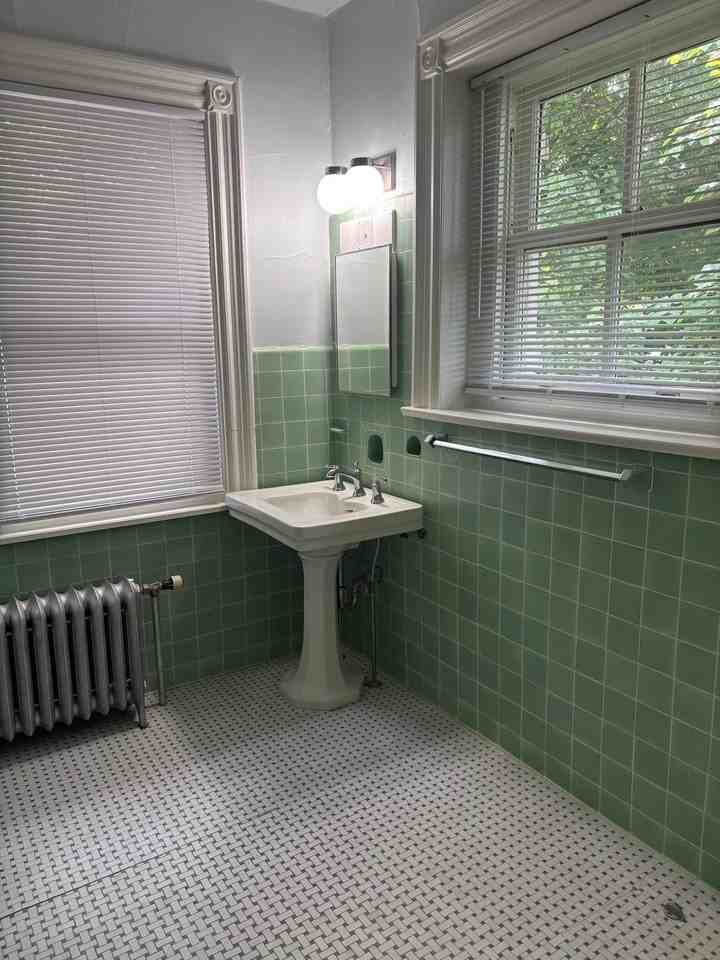1200 W 10th St #3 - Photo 7 of 12