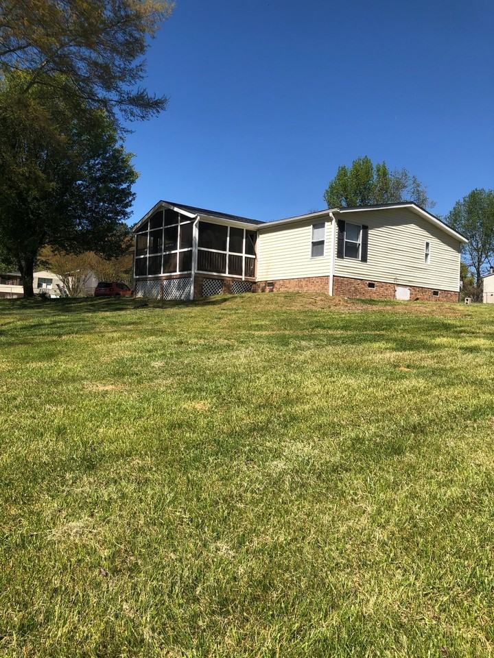 1305 Ewing Dr - Photo 2 of 25