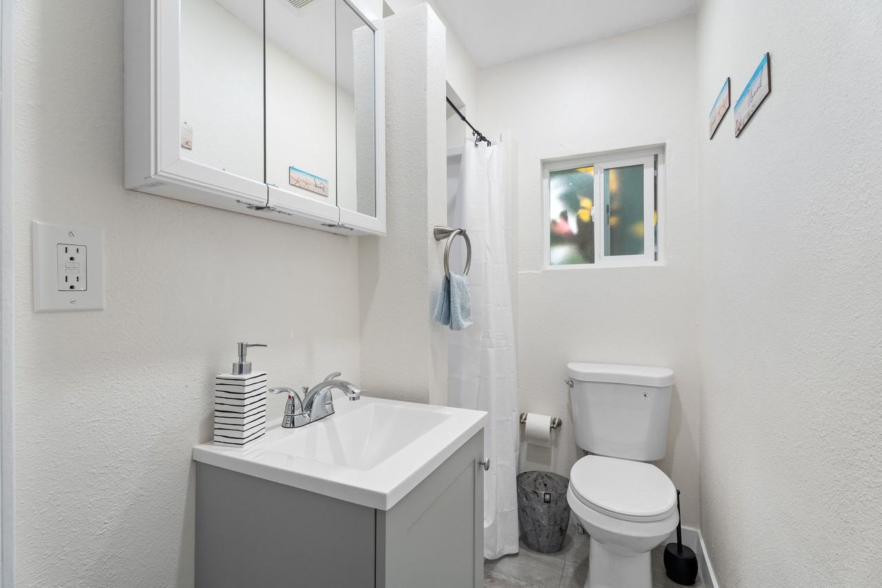 7822 Sycamore Dr - Photo 2 of 8