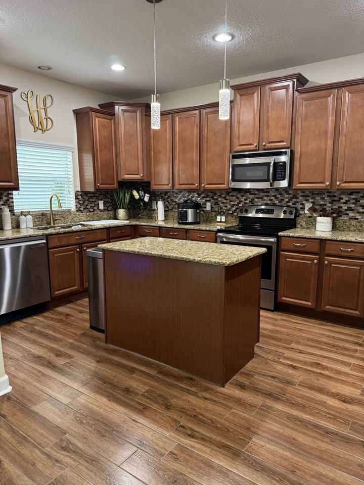 1454 Lake Side Ave - Photo 3 of 19