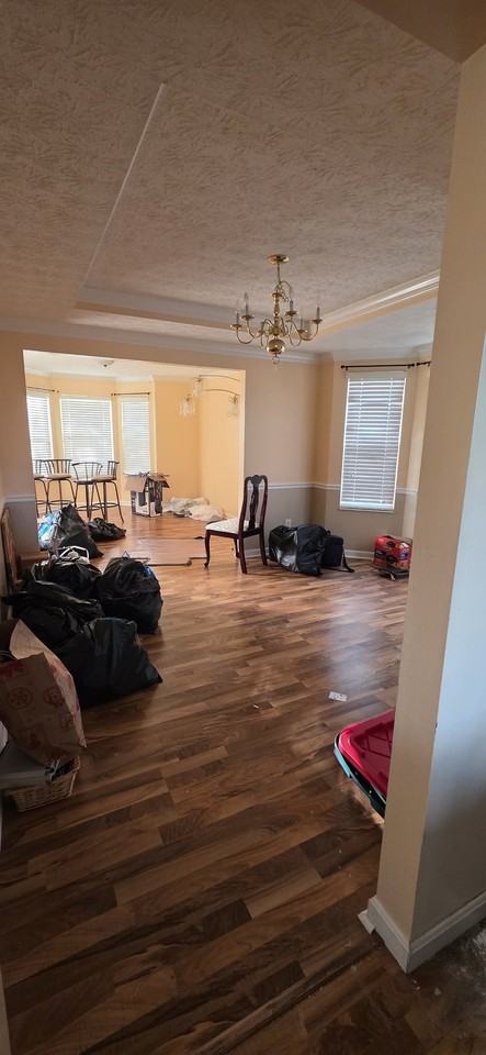 2545 Hillsdale Dr - Photo 3 of 10
