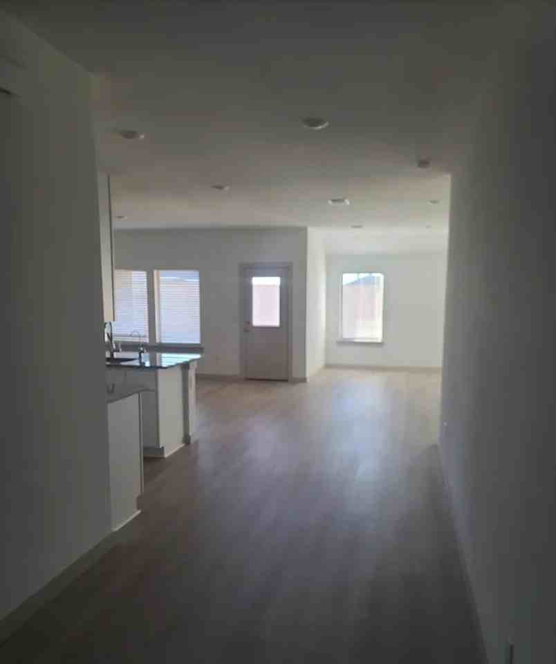 10510 Bangor Ave - Photo 4 of 18