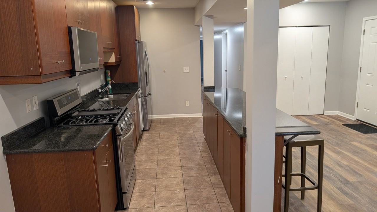 429 E 45th Pl - Photo 5 of 20