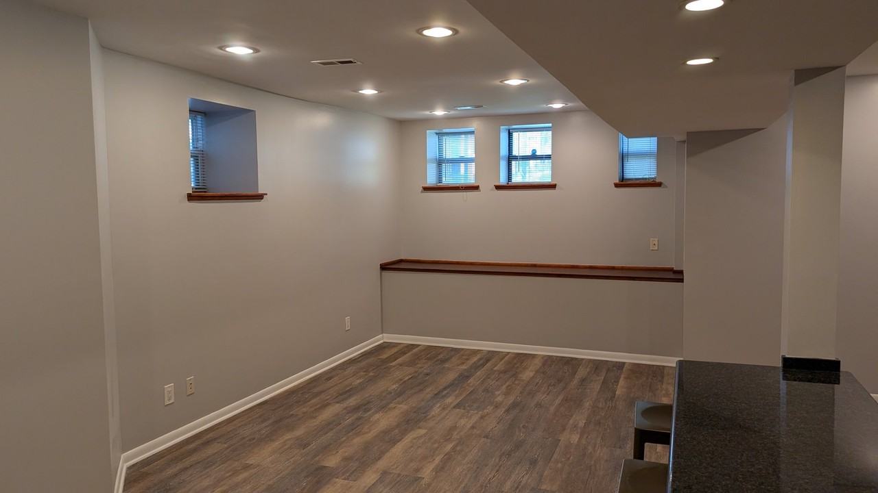 429 E 45th Pl - Photo 7 of 20