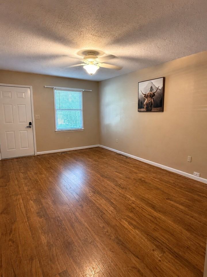 111 Watzel Ln - Photo 3 of 9