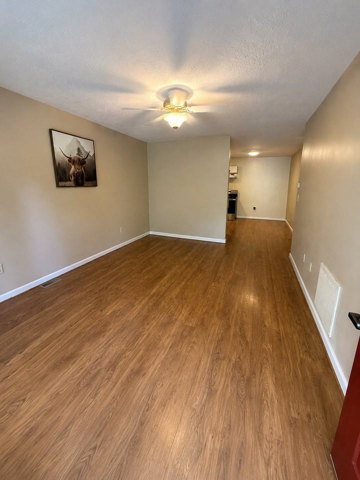 111 Watzel Ln - Photo 5 of 9