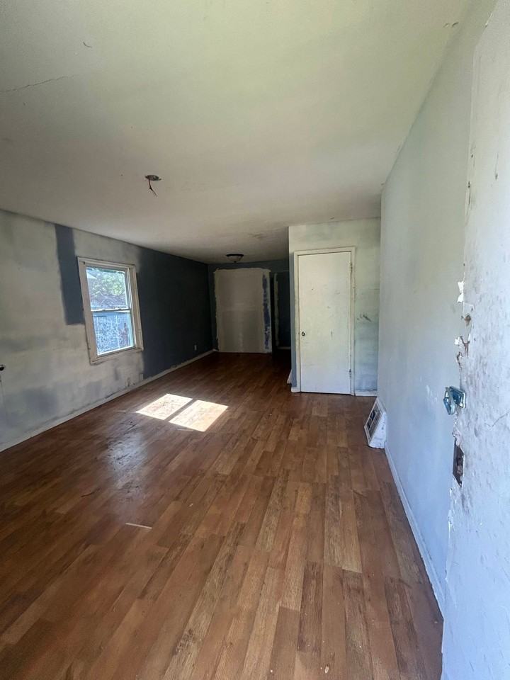 212 Cameron Rd - Photo 3 of 20