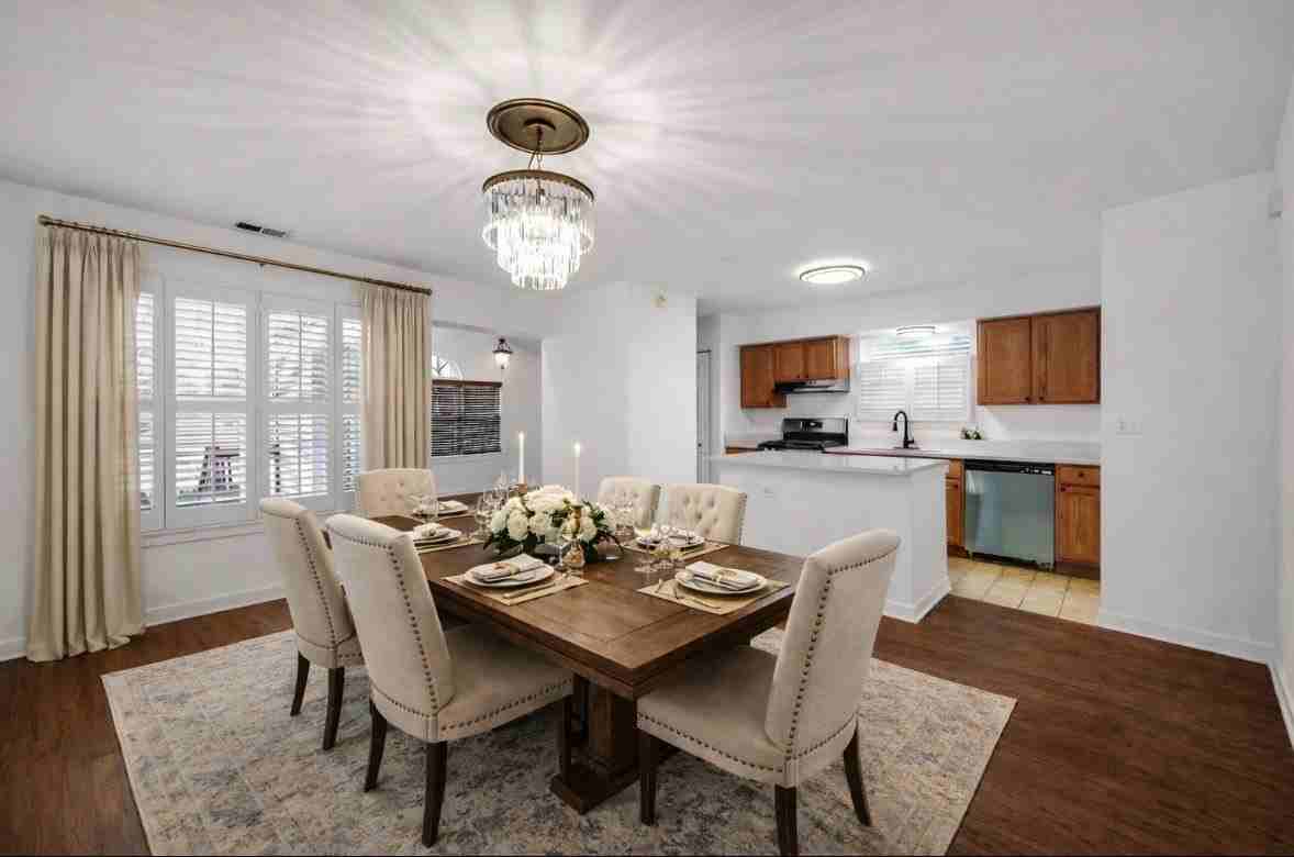 6419 S Kenwood Ave #2 - Photo 3 of 10