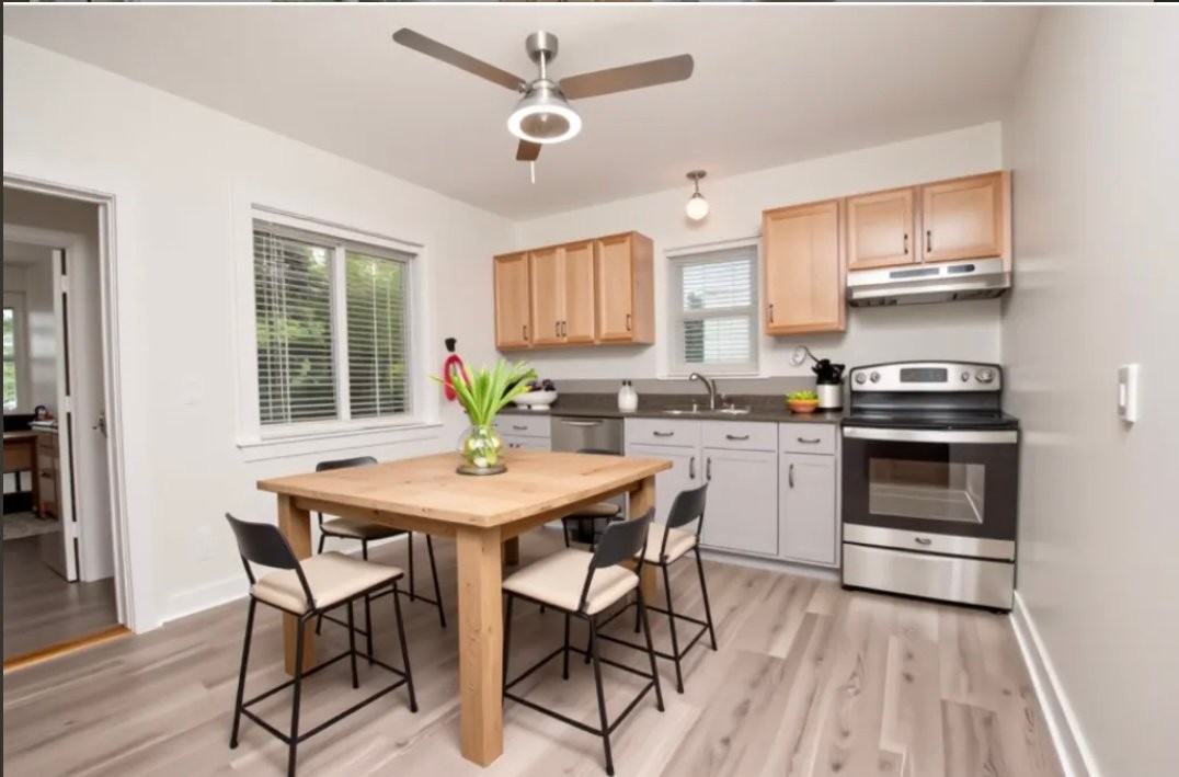 2425 Amber St - Photo 4 of 12