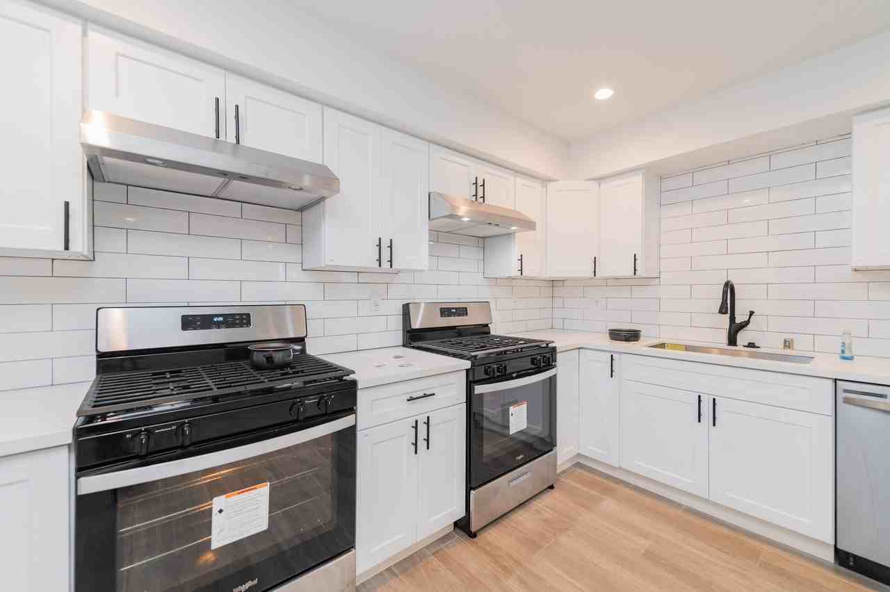 5654 La Mirada Ave #18 - Photo 2 of 5